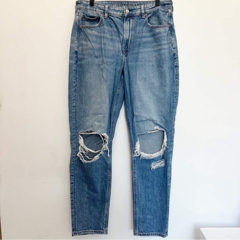 American Eagle Strigid Ripped Mom Jean Size 12 Long Medium Wash Distressed